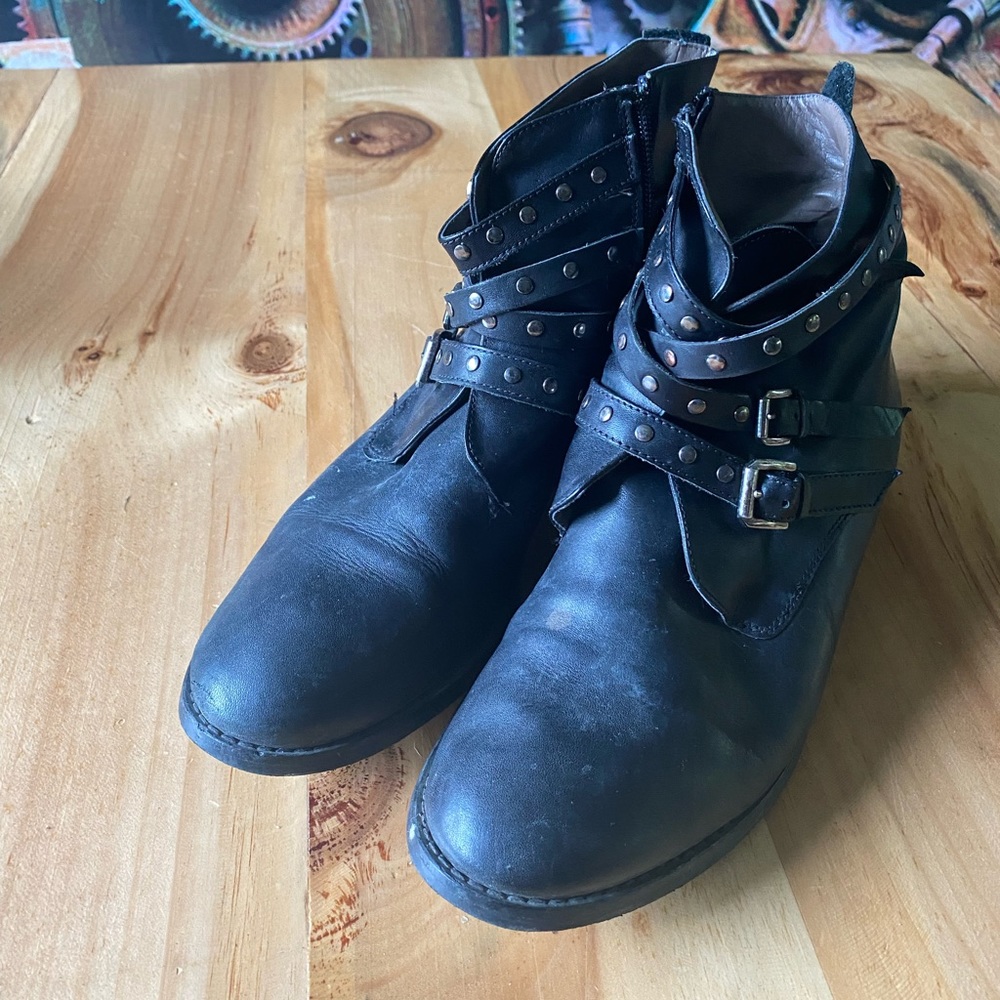 Bella Vita italian booties size 10